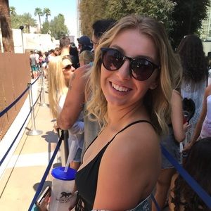 Meet your Posher, Chloe